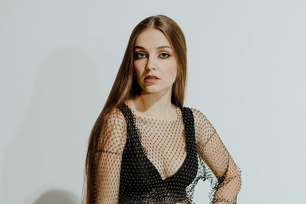 10 Looks Bohèmes Essentiels pour un Été Radieux et Stylé